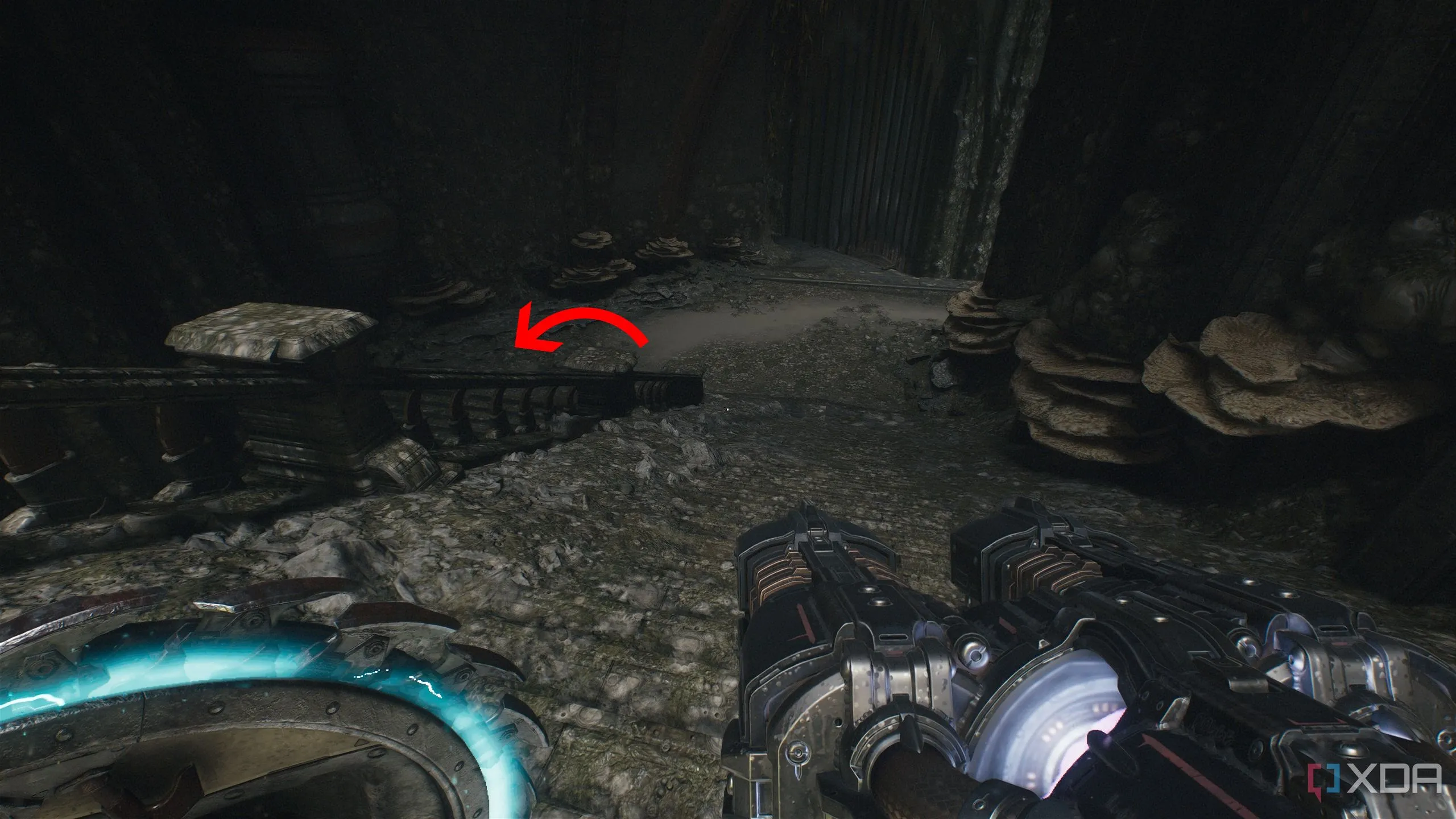 Mũi tên chỉ xuống một cầu thang ẩn trong Chương 14 Doom The Dark Ages.