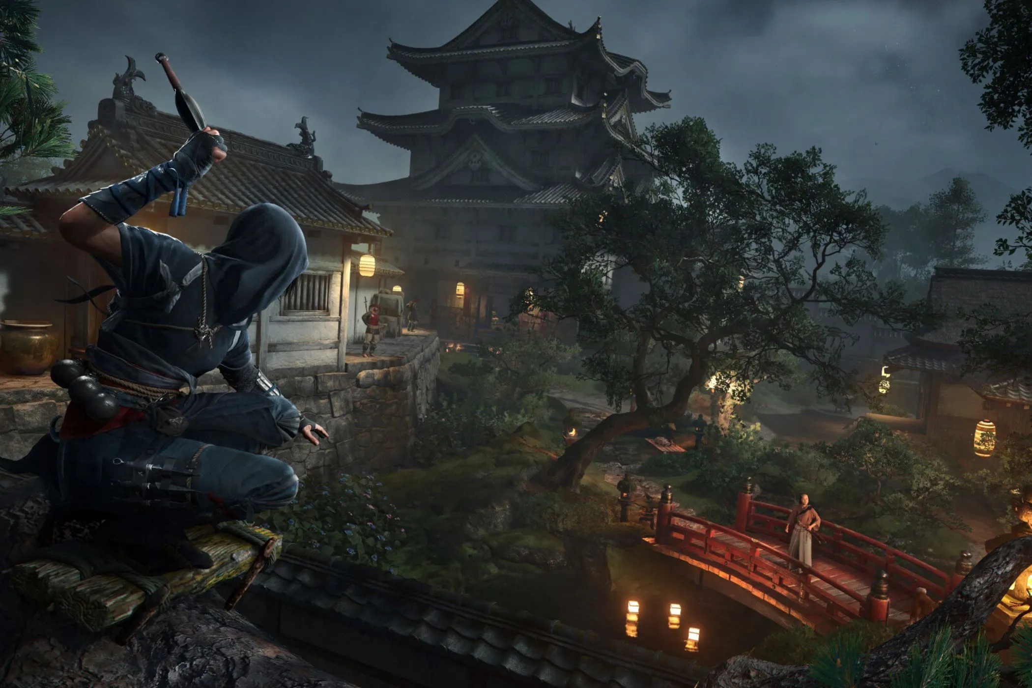 Naoe sử dụng bom khói để tạo cơ hội ám sát trong một ngôi đền cổ kính ở Assassin's Creed Shadows