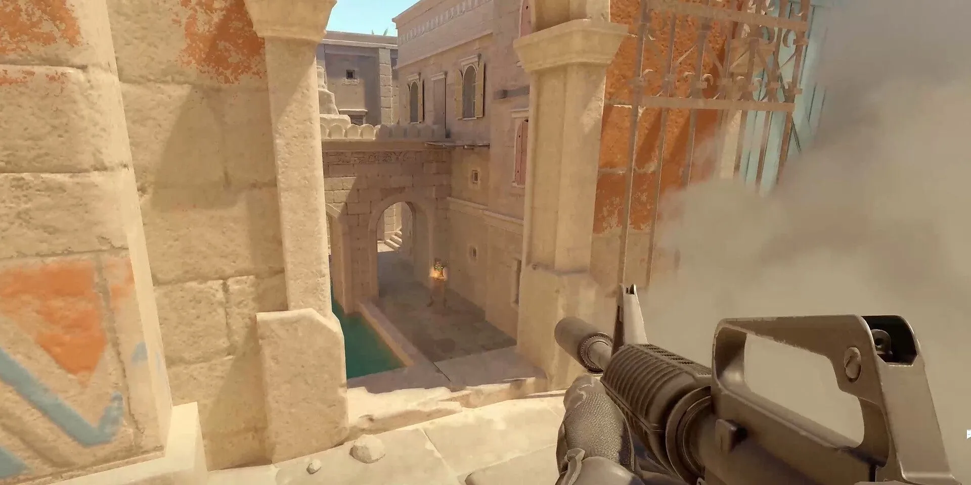 Người chơi sử dụng súng ngắm AWP trong Counter-Strike 2 đang nhắm bắn đối thủ trên bản đồ