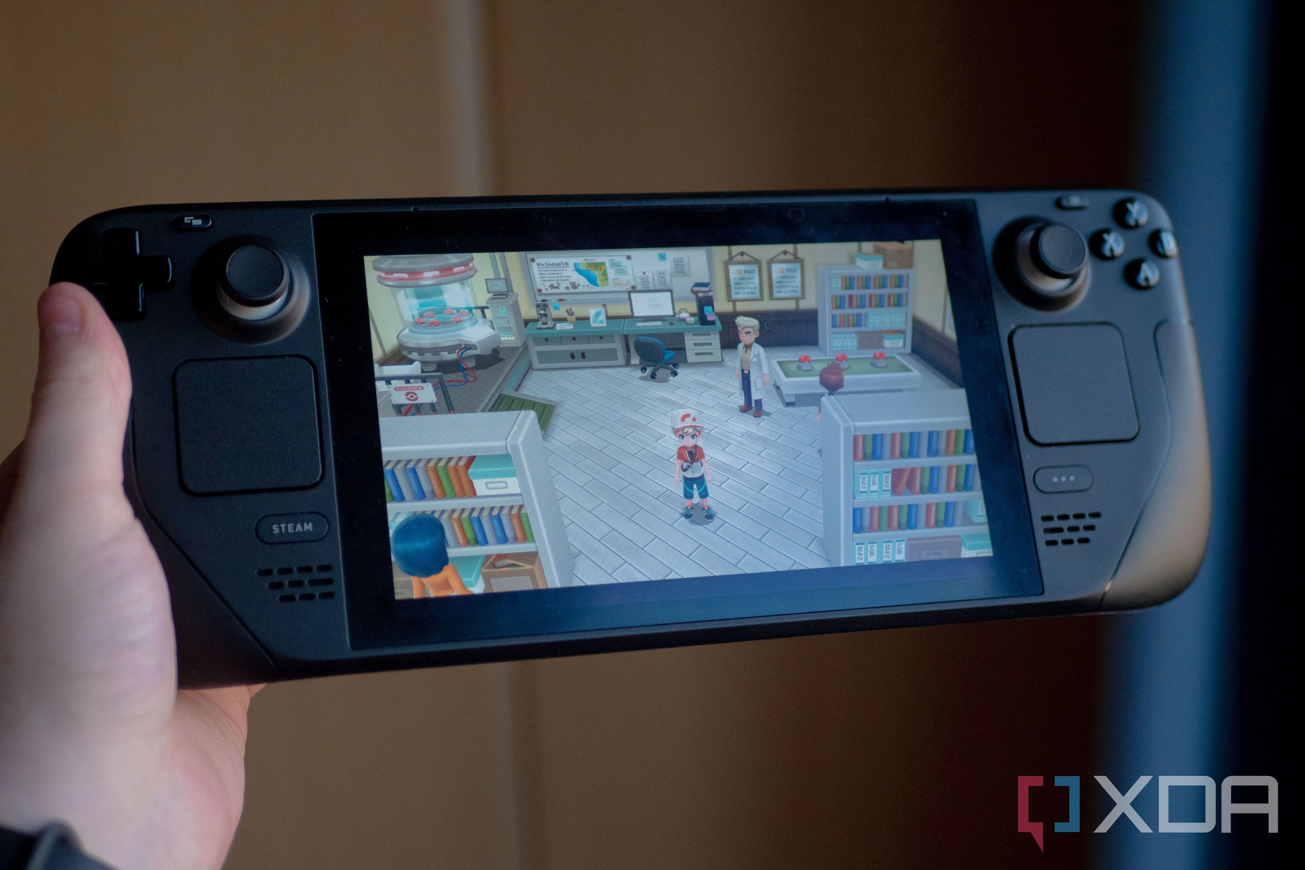 Người chơi trải nghiệm game Pokemon trên Nintendo Switch, so sánh với sự linh hoạt của các thiết bị như Steam Deck cho trải nghiệm game mở.