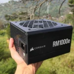 Nguồn máy tính Corsair RM1000e, một PSU chuẩn Gold phổ biến cho PC gaming cao cấp, minh họa cho việc nâng cấp nguồn khi sử dụng RTX 5090.