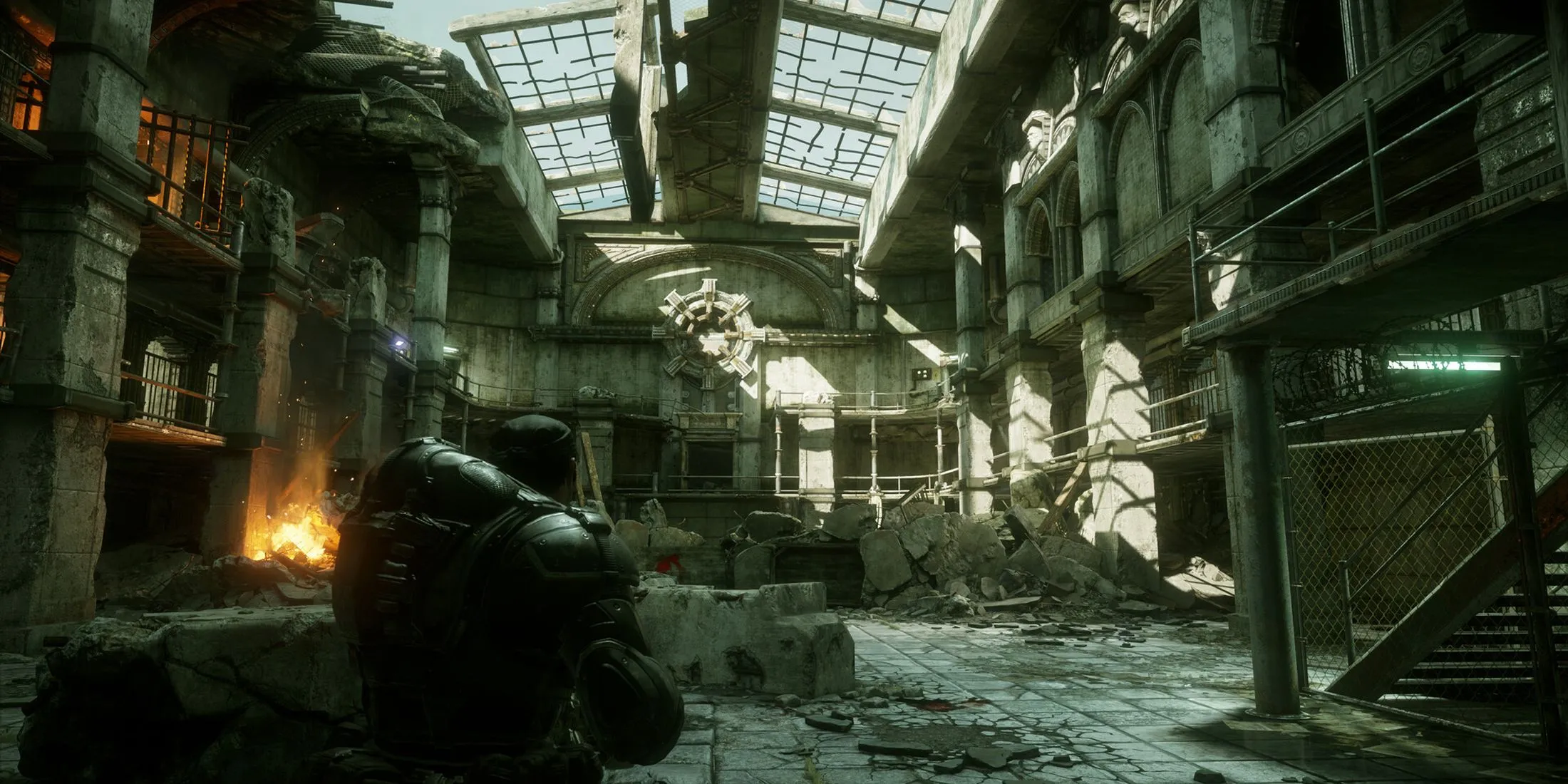 Nhân vật chính Marcus Fenix trong Gears of War: Reloaded