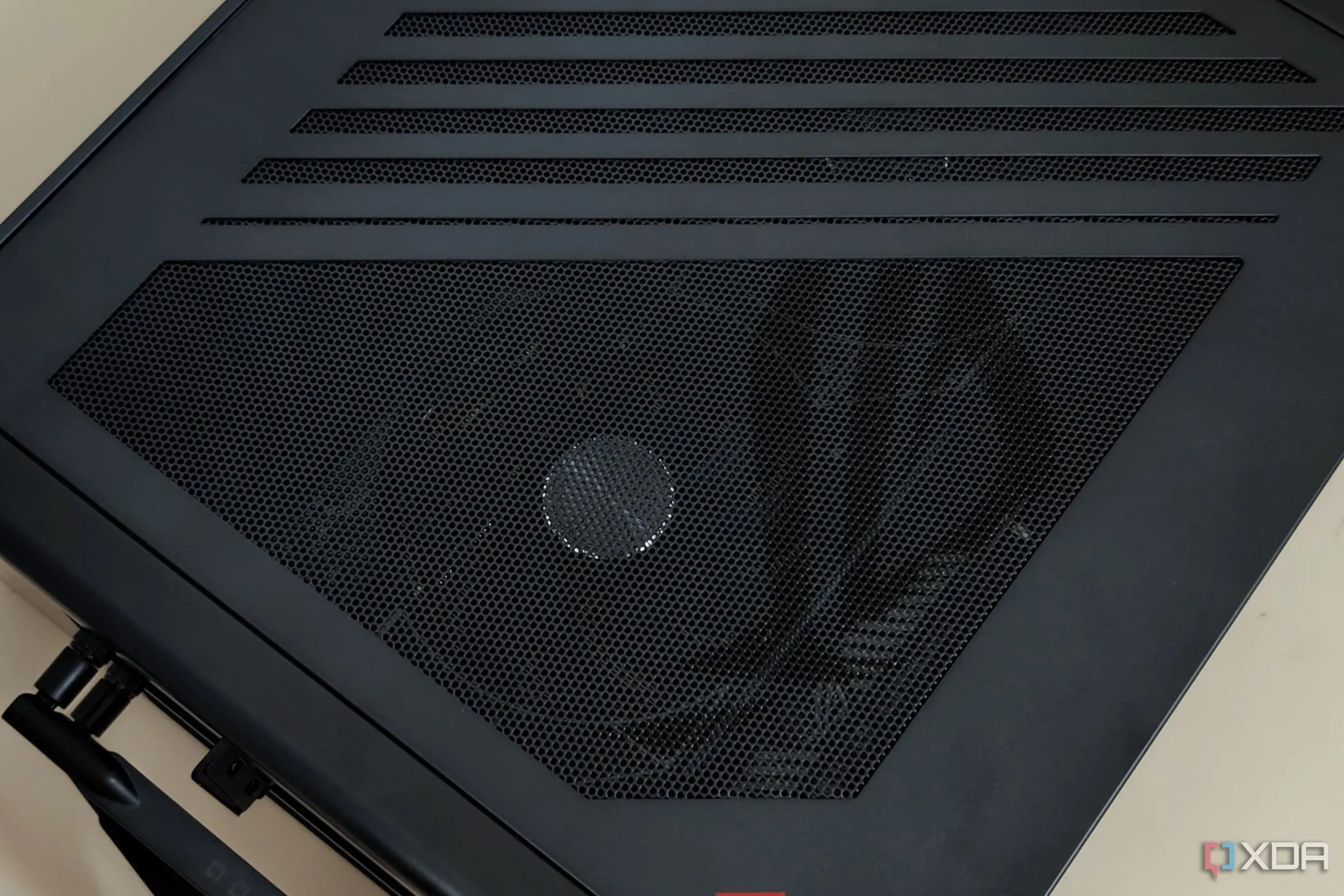 PC gaming ASUS ROG G22CH SFF nhỏ gọn với thiết kế hiện đại