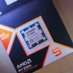 Ryzen 9 9950X3D nằm trên hộp bao bì, đại diện cho CPU AMD mạnh mẽ