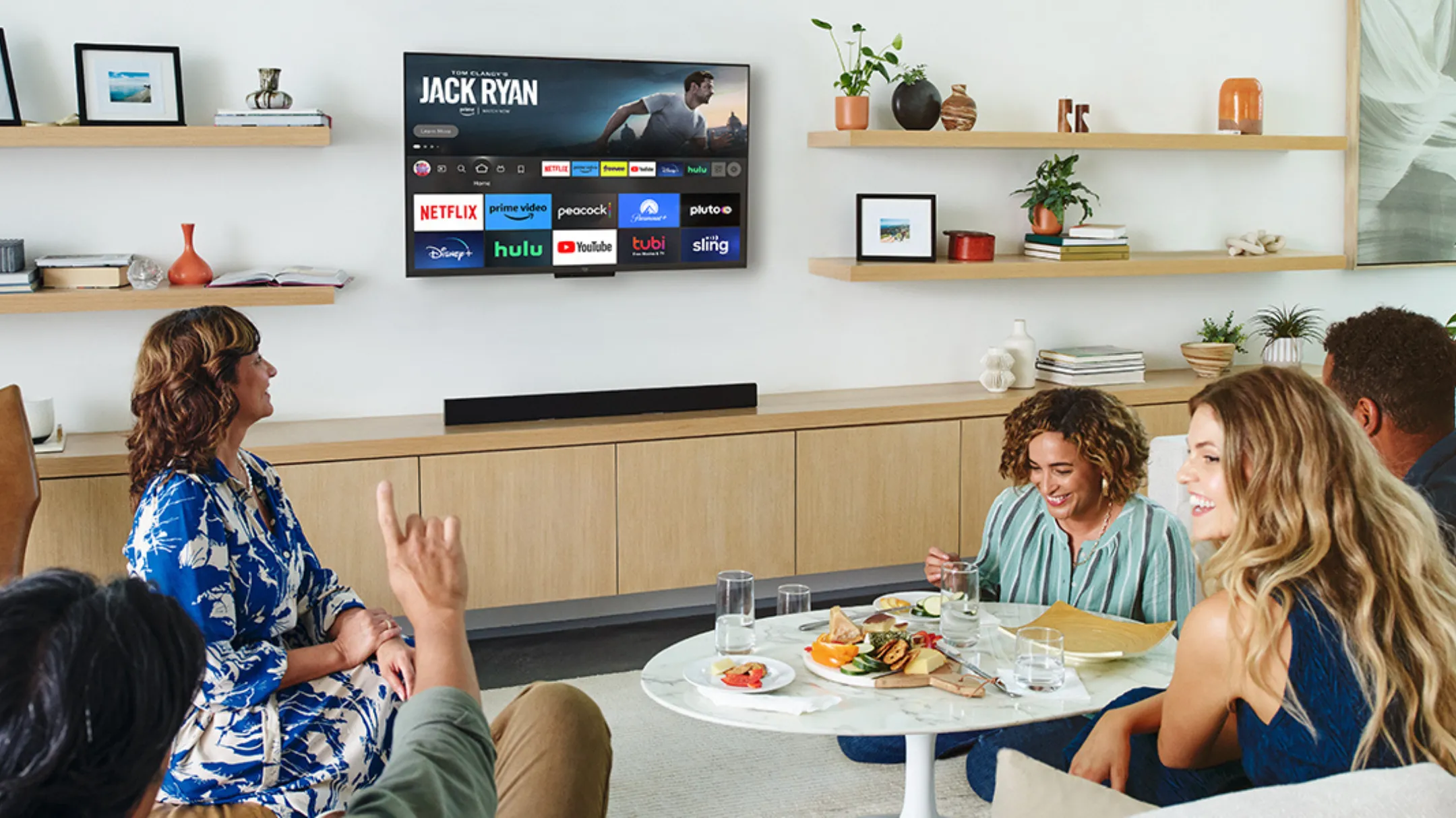 Smart TV Insignia 75-inch 4K Fire TV với màn hình lớn và đường viền mỏng