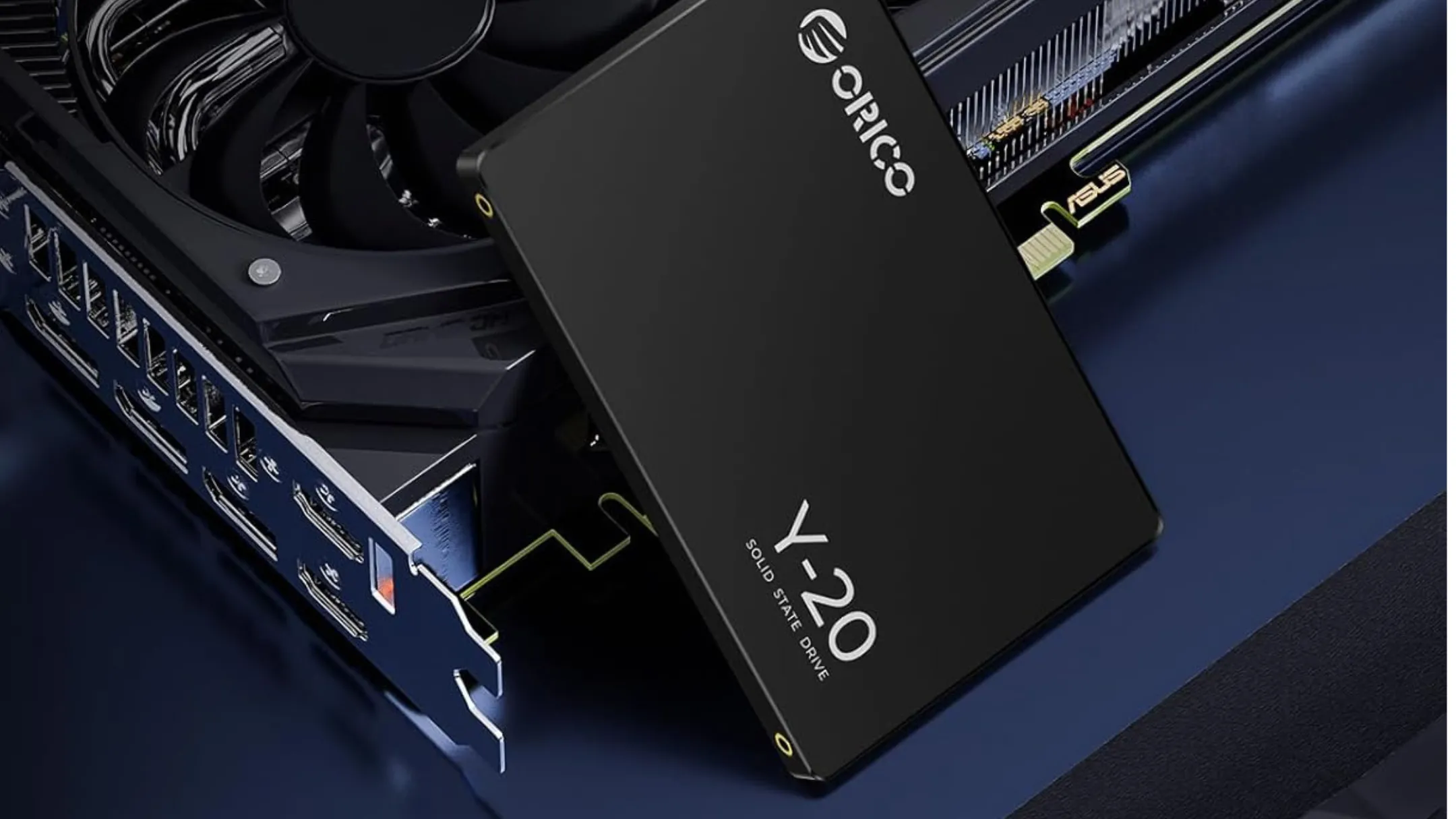 SSD ORICO 4TB SATA 2.5 inch đặt cạnh bo mạch chủ hoặc card đồ họa