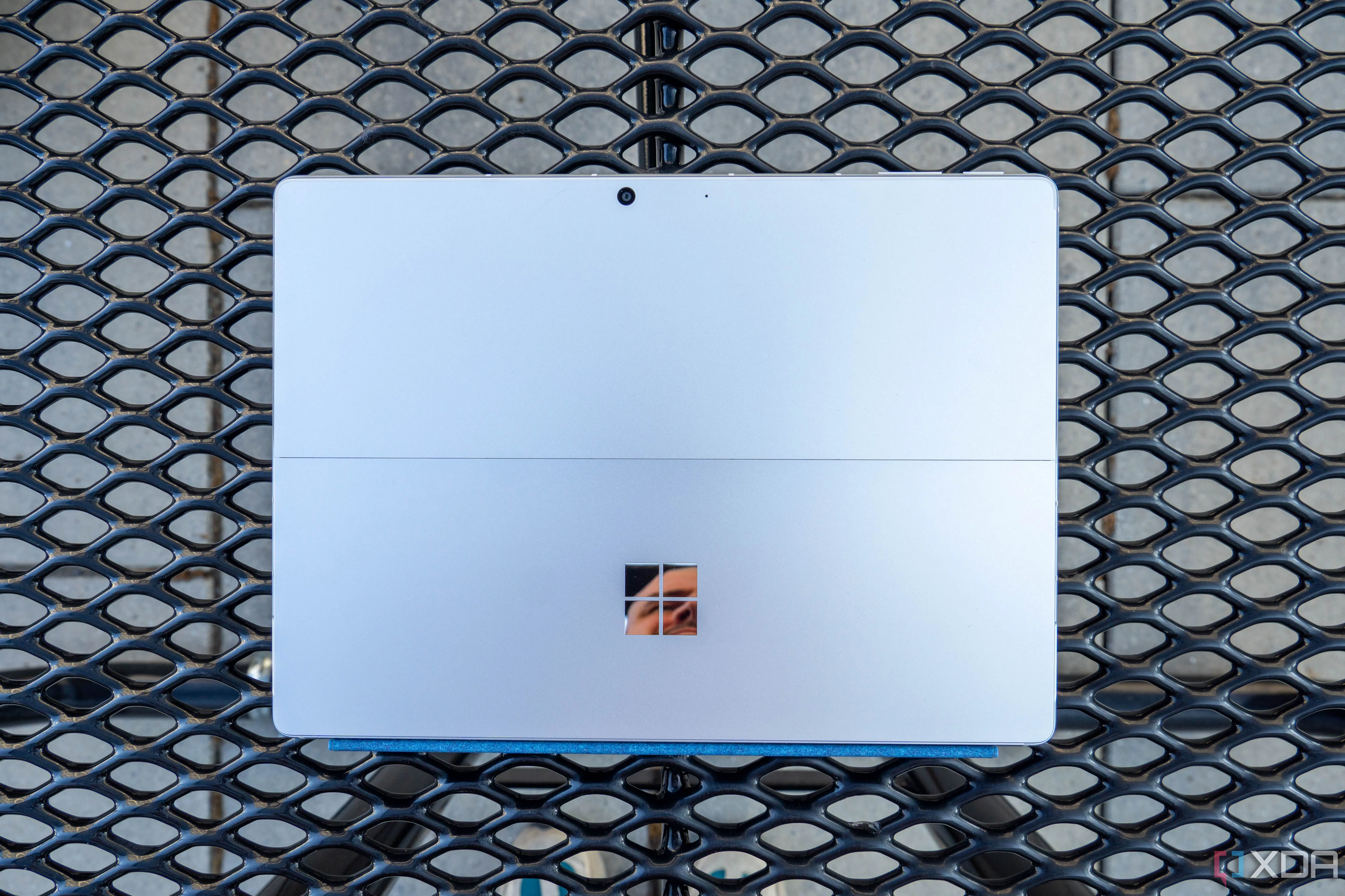 Surface Pro 11 không kèm sạc ở EU