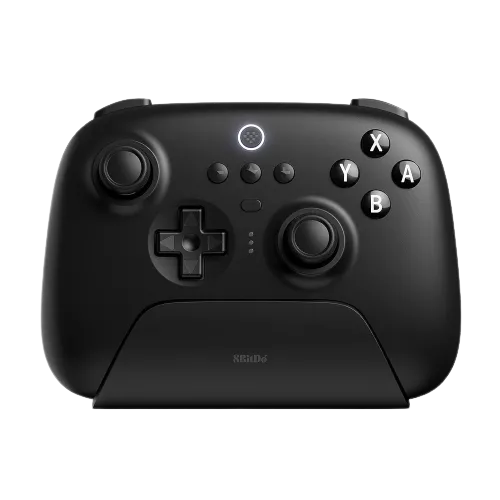 Tay cầm 8BitDo Ultimate Wireless màu trắng kèm dock sạc trên bàn