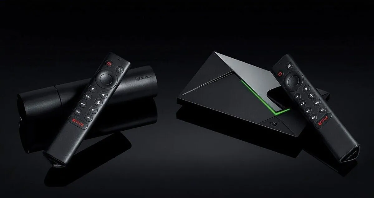 Thiết bị chơi game cầm tay Nvidia Shield Portable đời đầu, với thiết kế độc đáo và màn hình gập, mở ra kỷ nguyên mới cho gaming di động.