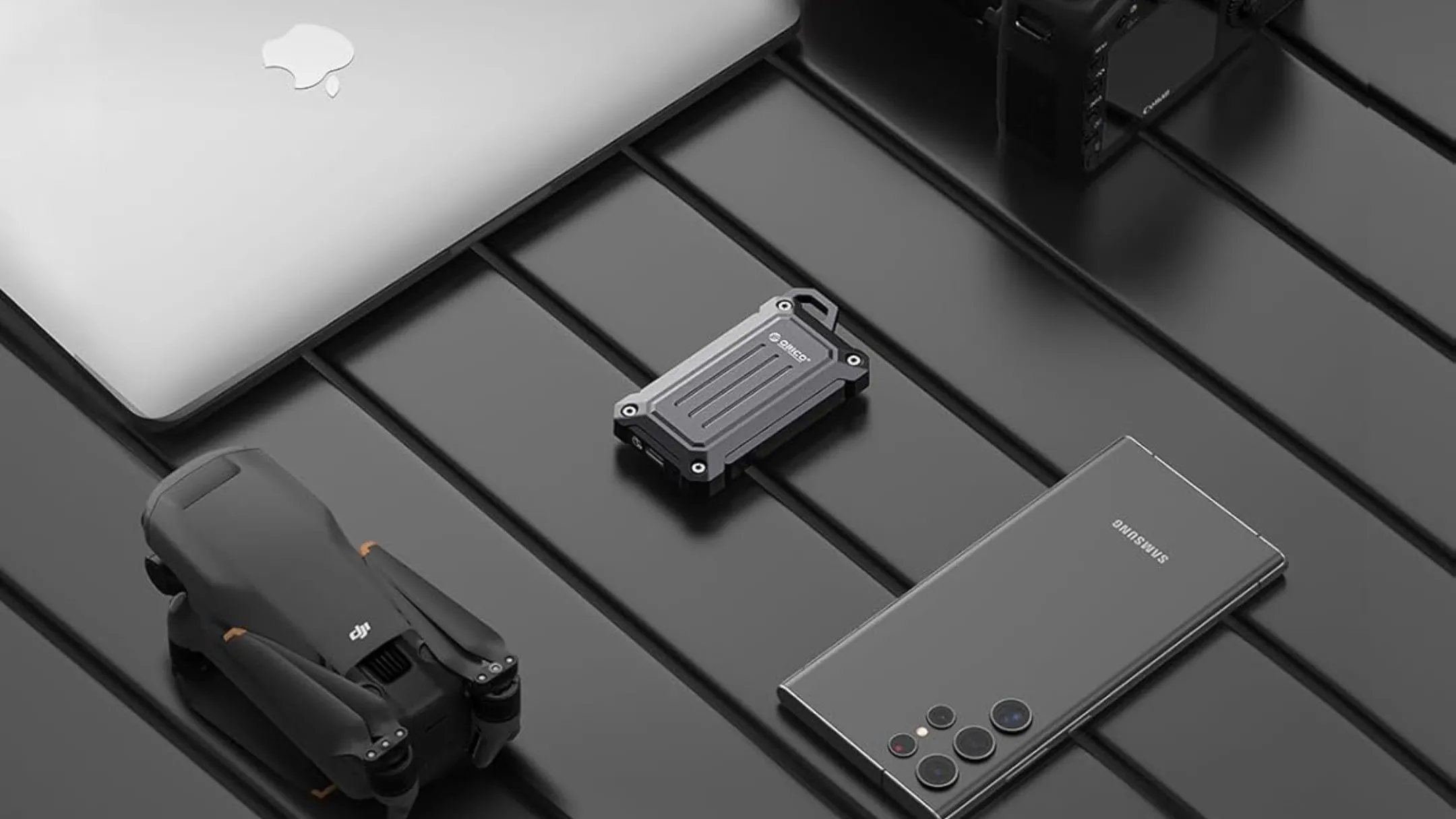 Thiết kế vỏ hợp kim nhôm bền bỉ của ổ cứng di động Orico 2TB
