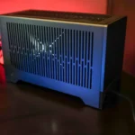 Thùng máy Fractal Terra nhỏ gọn chứa PC gaming cao cấp, minh họa khả năng quản lý nhiệt hiệu quả của GPU được tối ưu.
