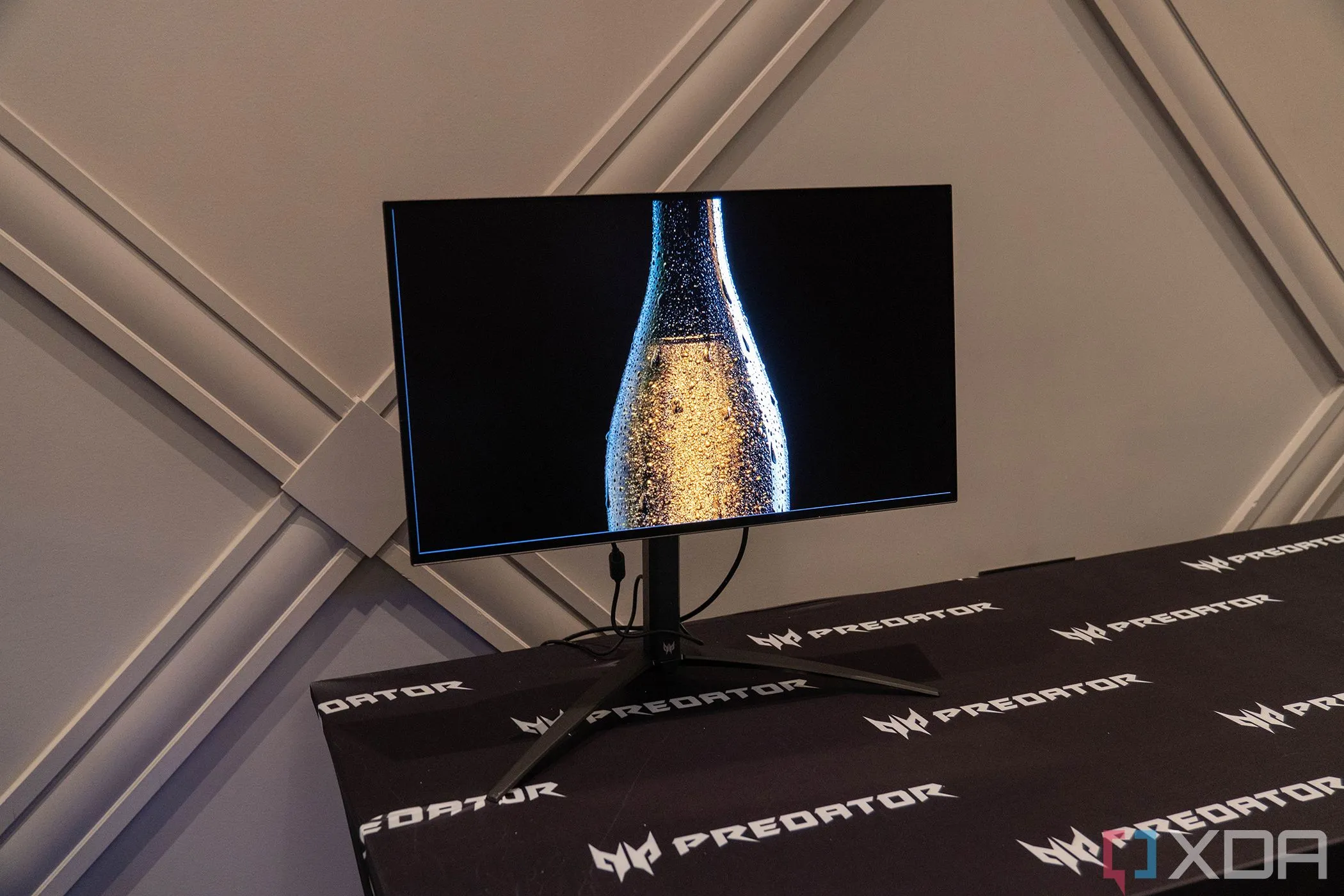 Tổng quan cổng kết nối và khả năng điều chỉnh linh hoạt của Acer Predator X27U