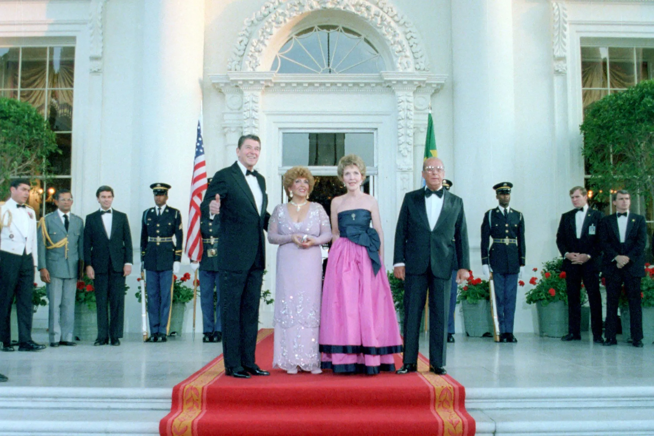 Tổng thống Mỹ Ronald Reagan và Đệ nhất phu nhân Nancy Reagan gặp Tổng thống Brazil João Figueiredo, bối cảnh căng thẳng thương mại giữa hai nước.