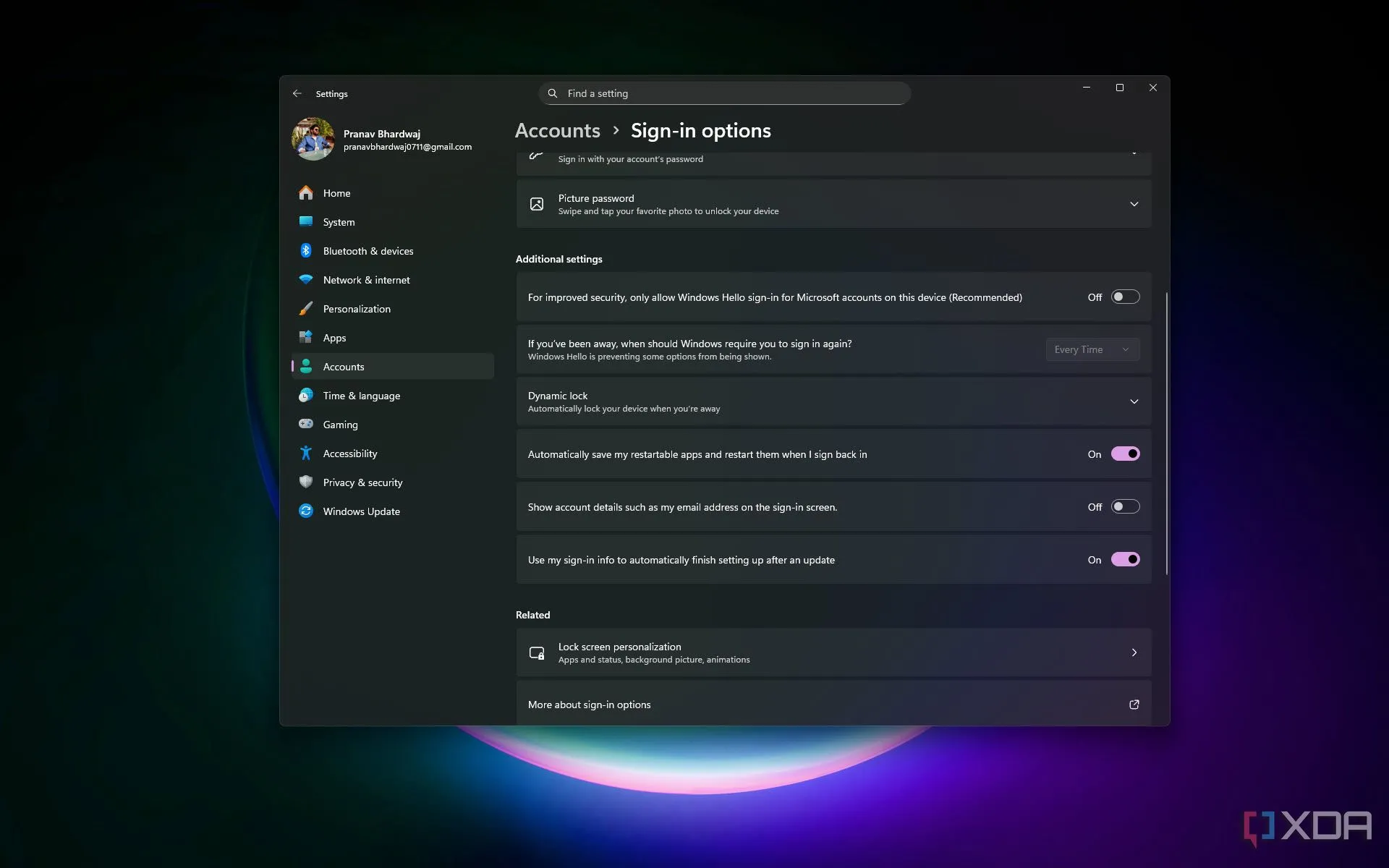 Tùy chọn đăng nhập trong Windows 11, nơi có thể tắt tính năng tự động mở lại ứng dụng sau khi khởi động lại.