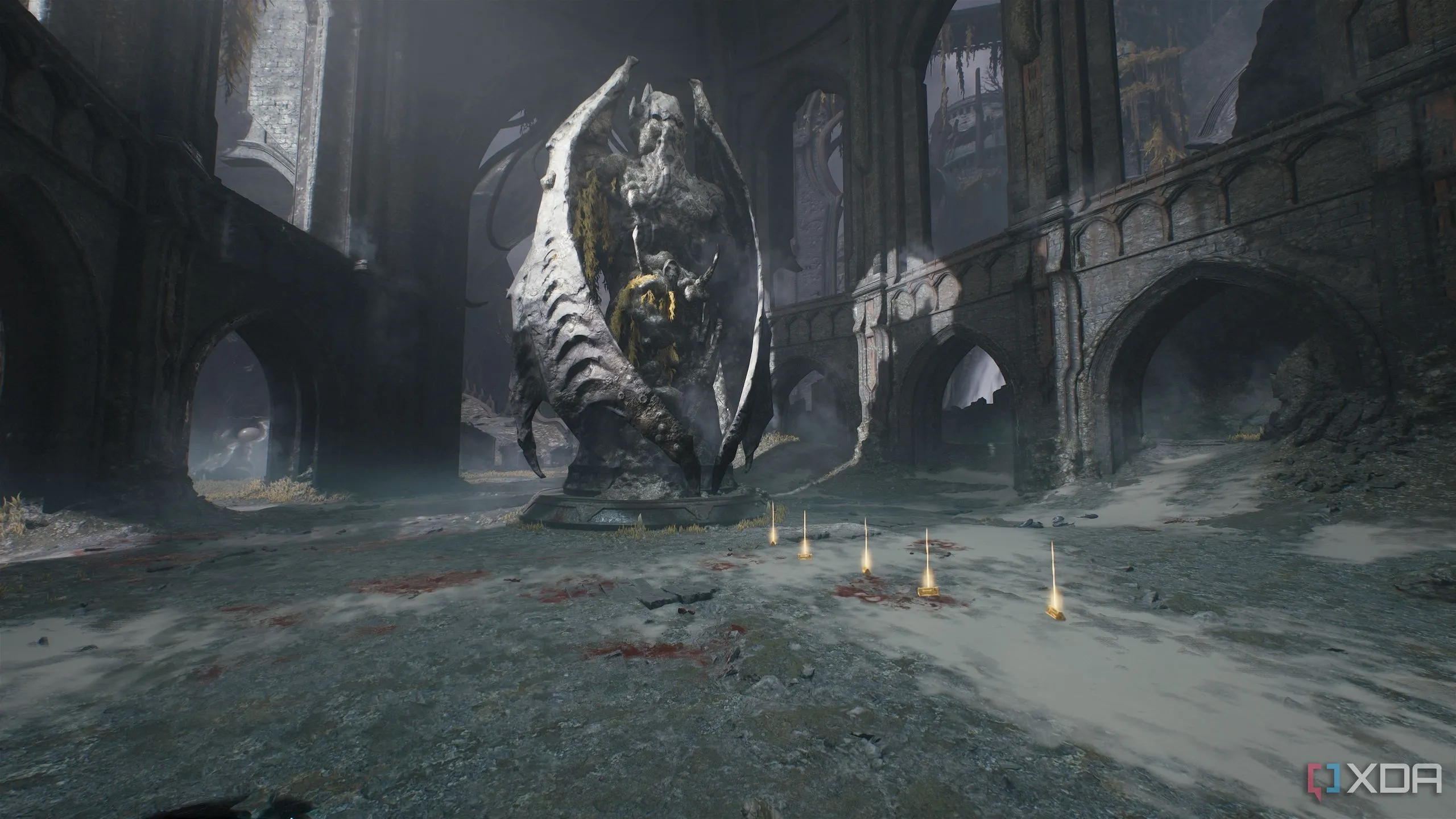 Vệt vàng dưới chân bức tượng quỷ Cthulhu trong Chương 14 Doom The Dark Ages.