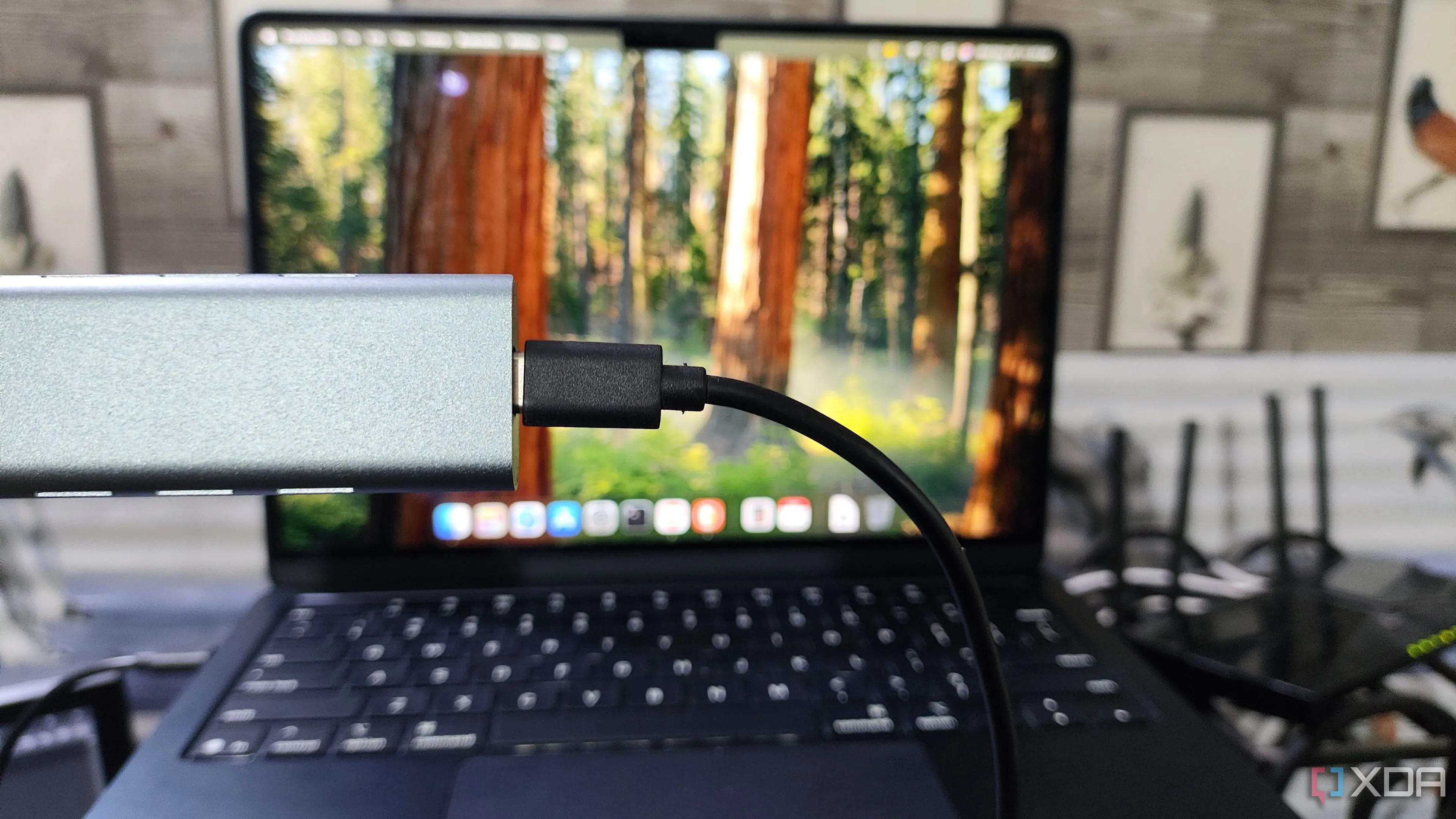 Vỏ bọc NVMe SSD kết nối với MacBook, biến ổ cứng SSD cũ thành ổ USB tốc độ cao